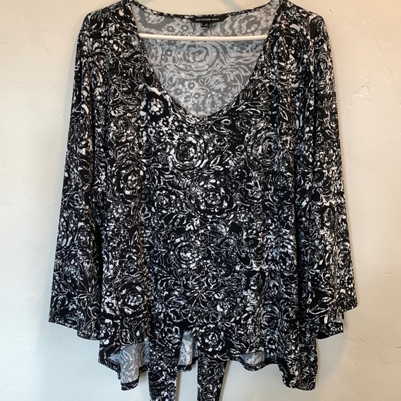 Zac & Rachel Tops - Zac & Rachel Woman Black and White Blouse * 1X